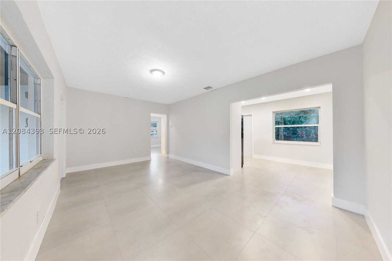 11702 Nw 1st Ave #11702 - Photo 6 of 35