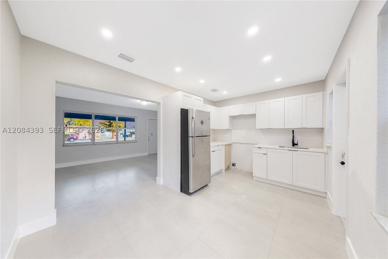 11702 Nw 1st Ave #11702 - Photo 7 of 35