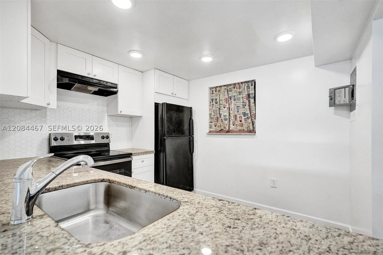 469 N Pine Island Rd #B306 - Photo 6 of 29