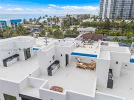featured image of 3226 Ne 7th St