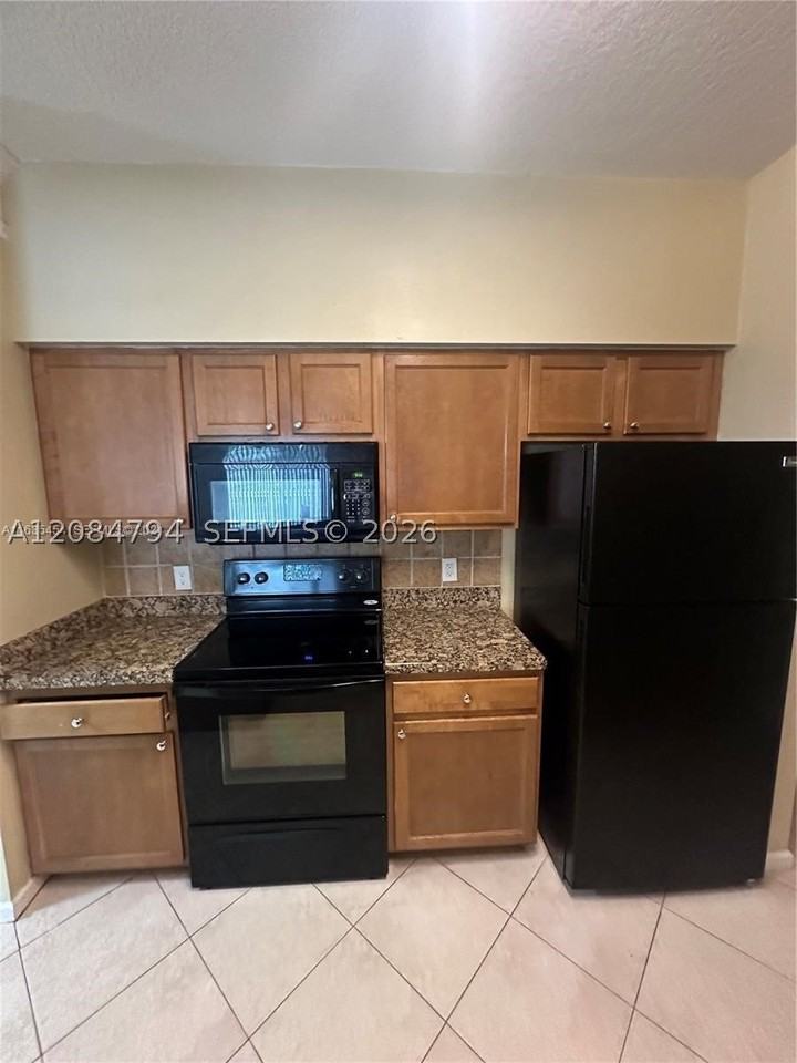 2212 Myrtlewood Cir E #2212 - Photo 4 of 17