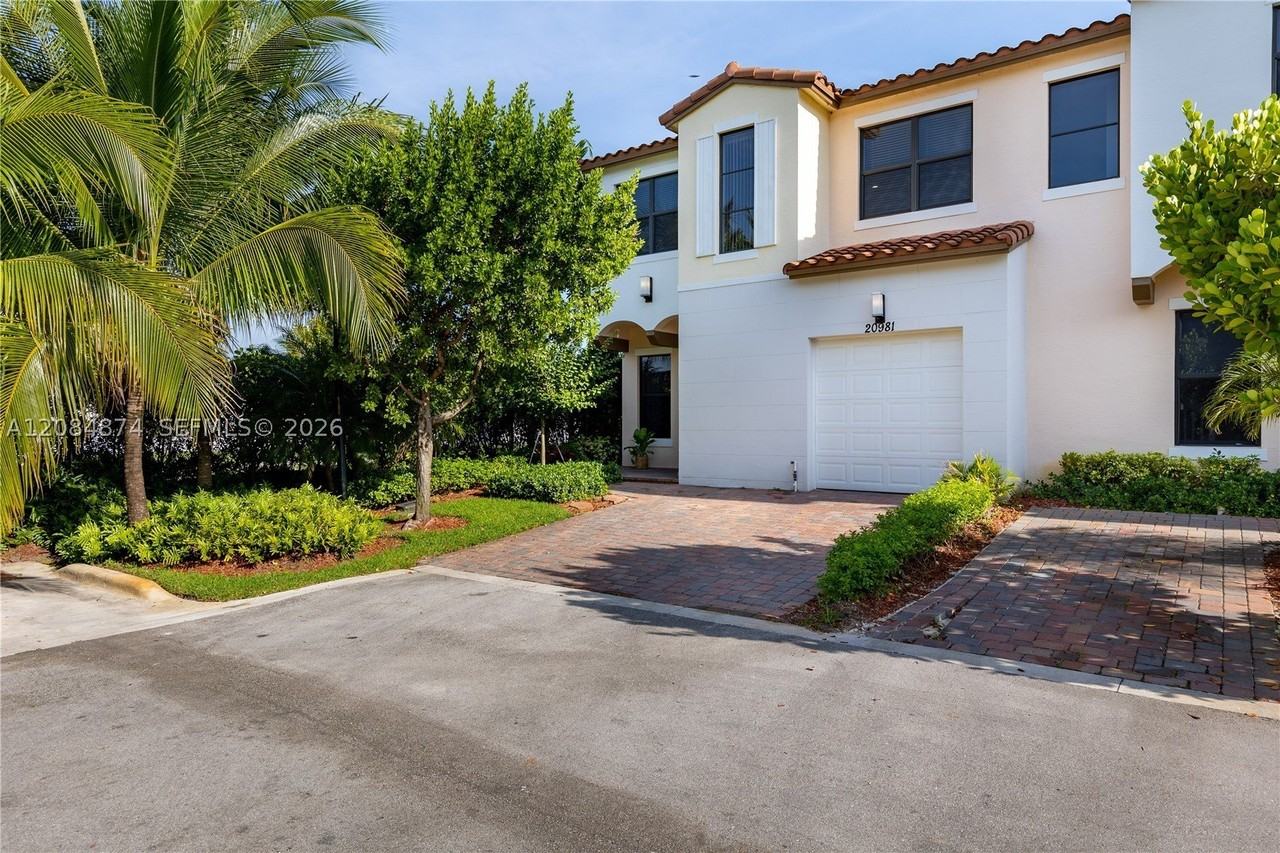 20981 Nw 1st Ct #20981 - Photo 3 of 31