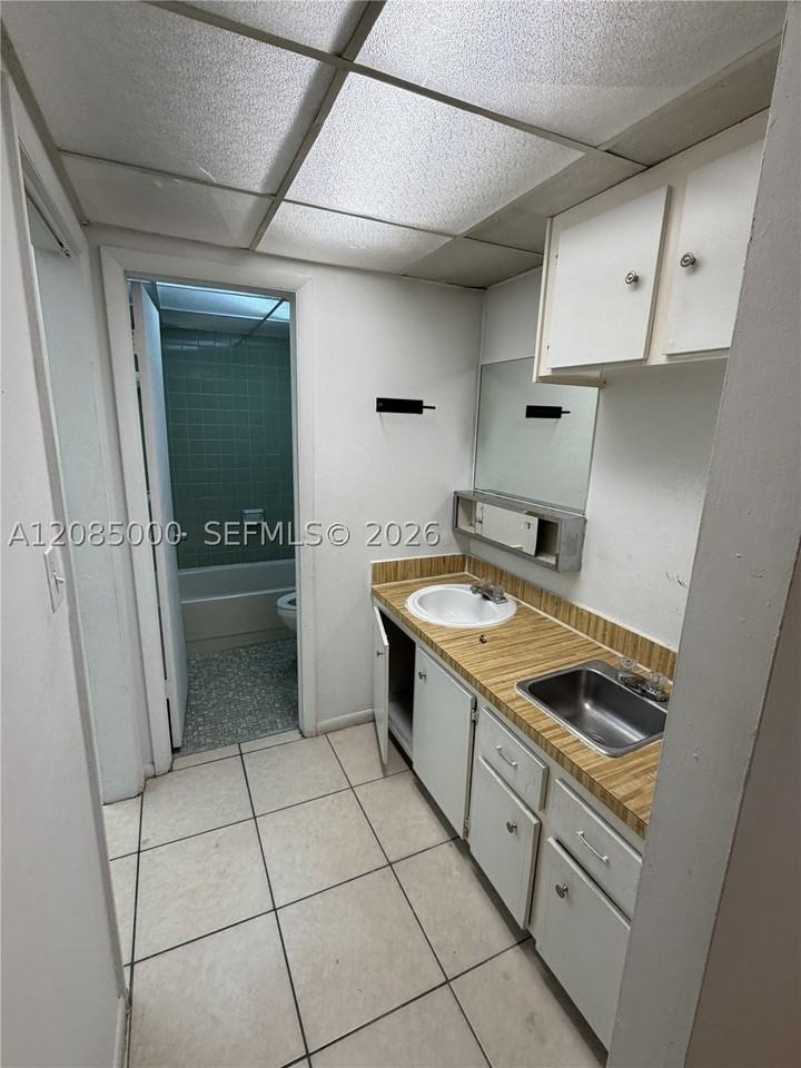 7010 Nw 186th St #5-121A - Photo 5 of 8