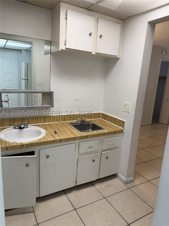 7010 Nw 186th St #5-121A - Photo 6 of 8