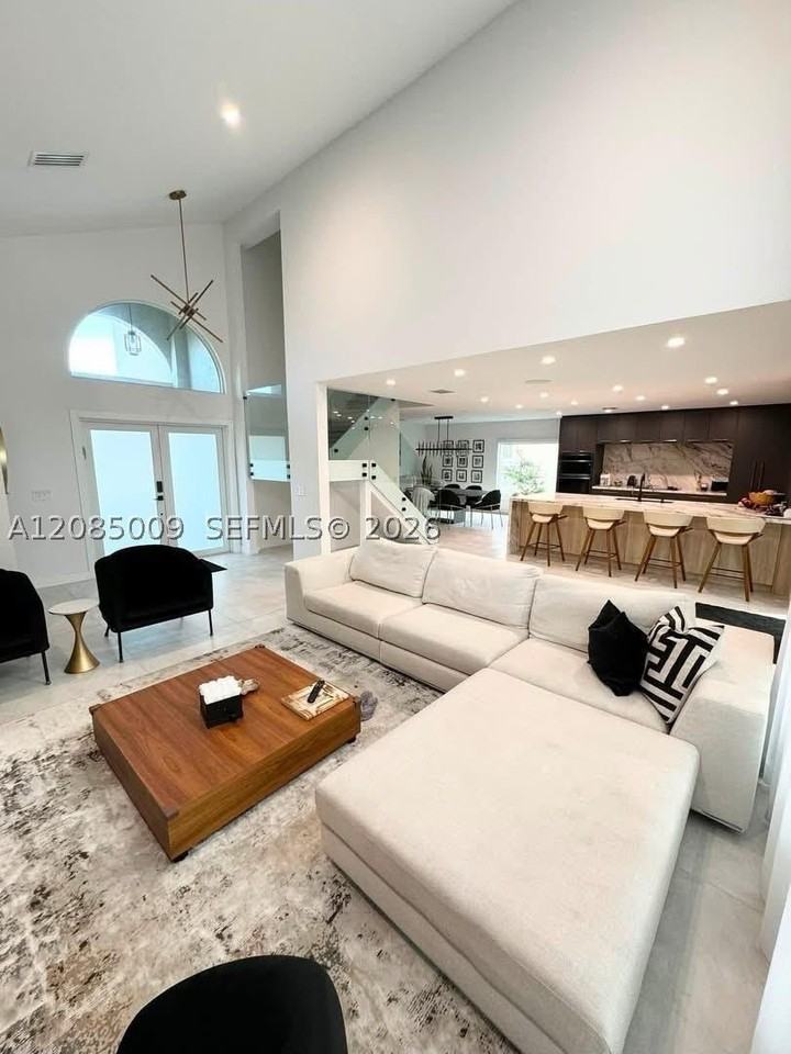 4827 Sw 34th Ave - Photo 3 of 28