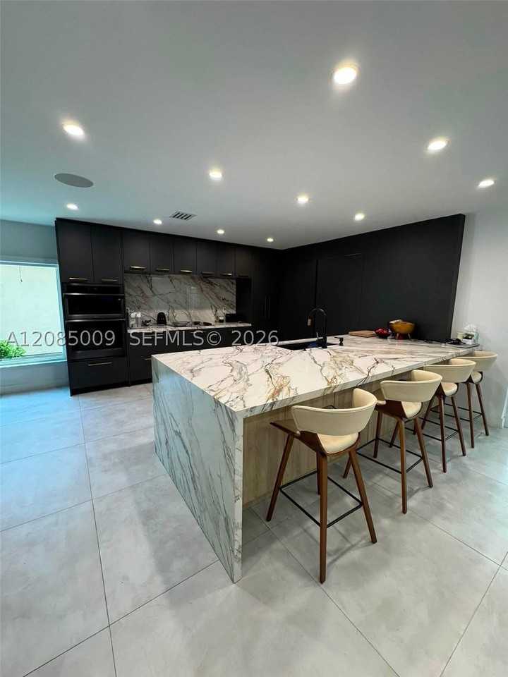 4827 Sw 34th Ave - Photo 6 of 28