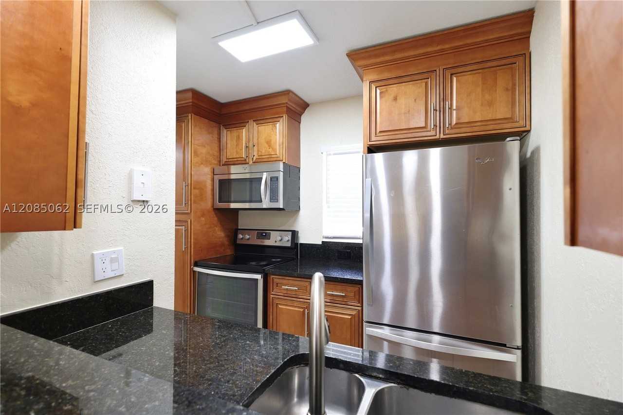 909 Twin Lakes Dr #3F - Photo 2 of 16