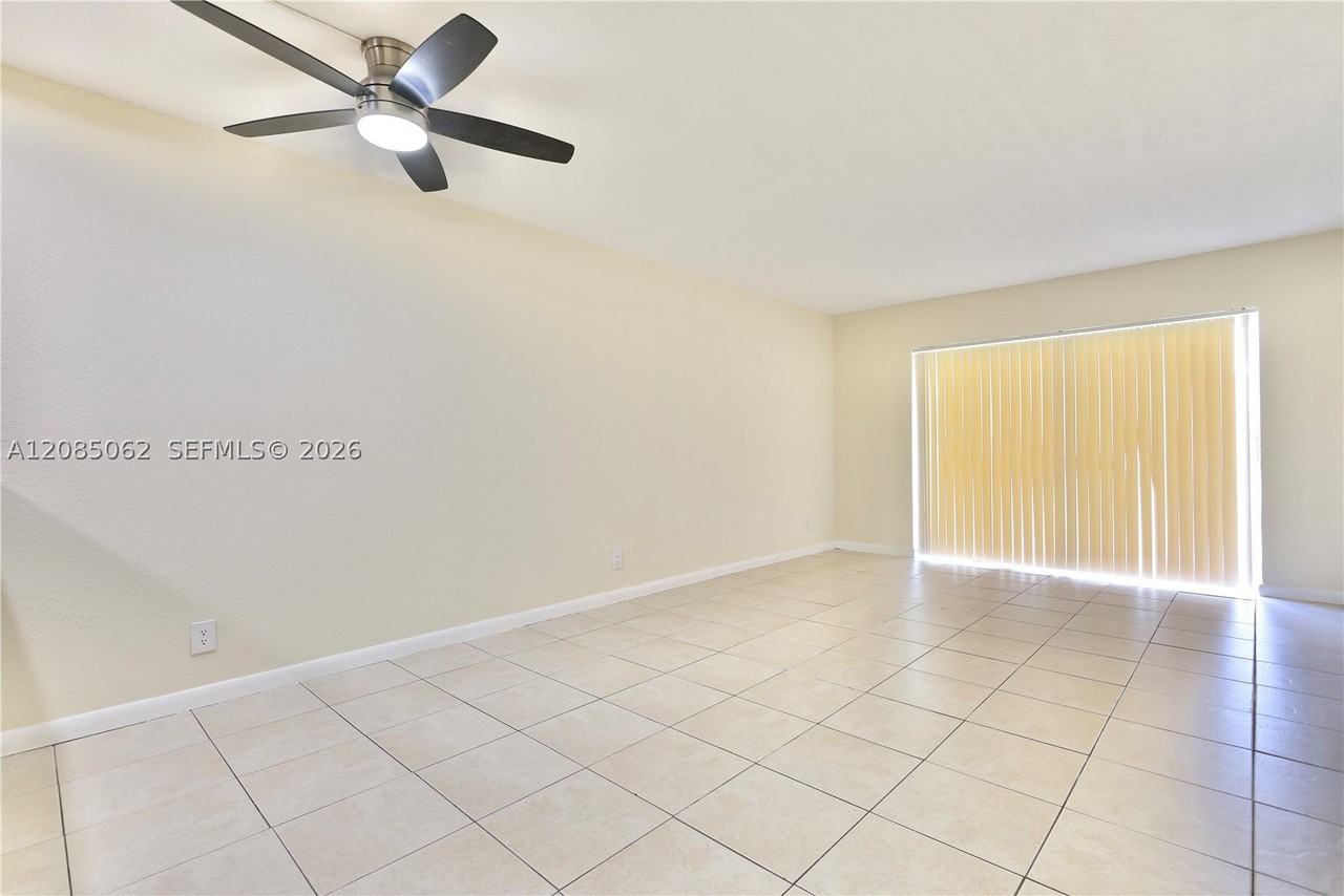 909 Twin Lakes Dr #3F - Photo 5 of 16
