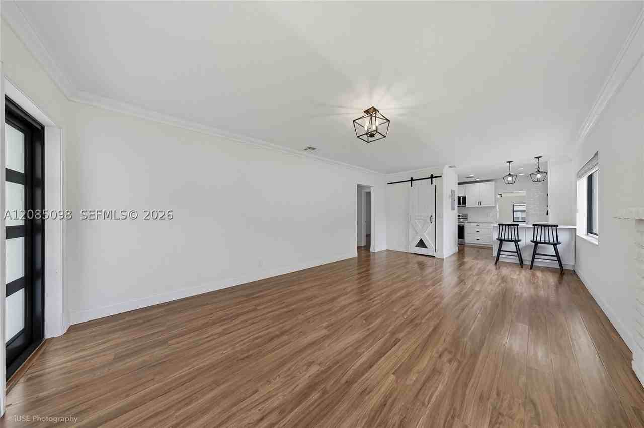 3640 Sw 11th St - Photo 6 of 15