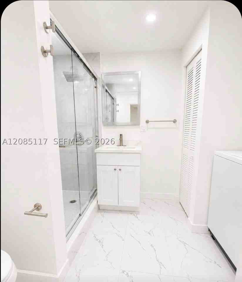600 Nw 108th St #2 - Photo 4 of 11