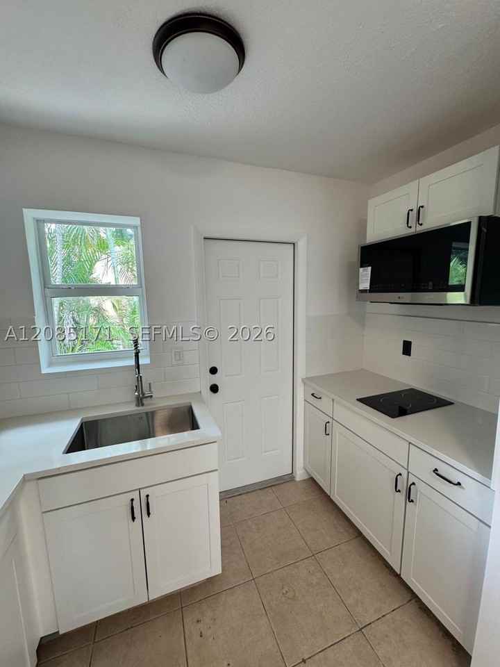 NW 5 AVE 1521 #1-2 - Photo 3 of 10