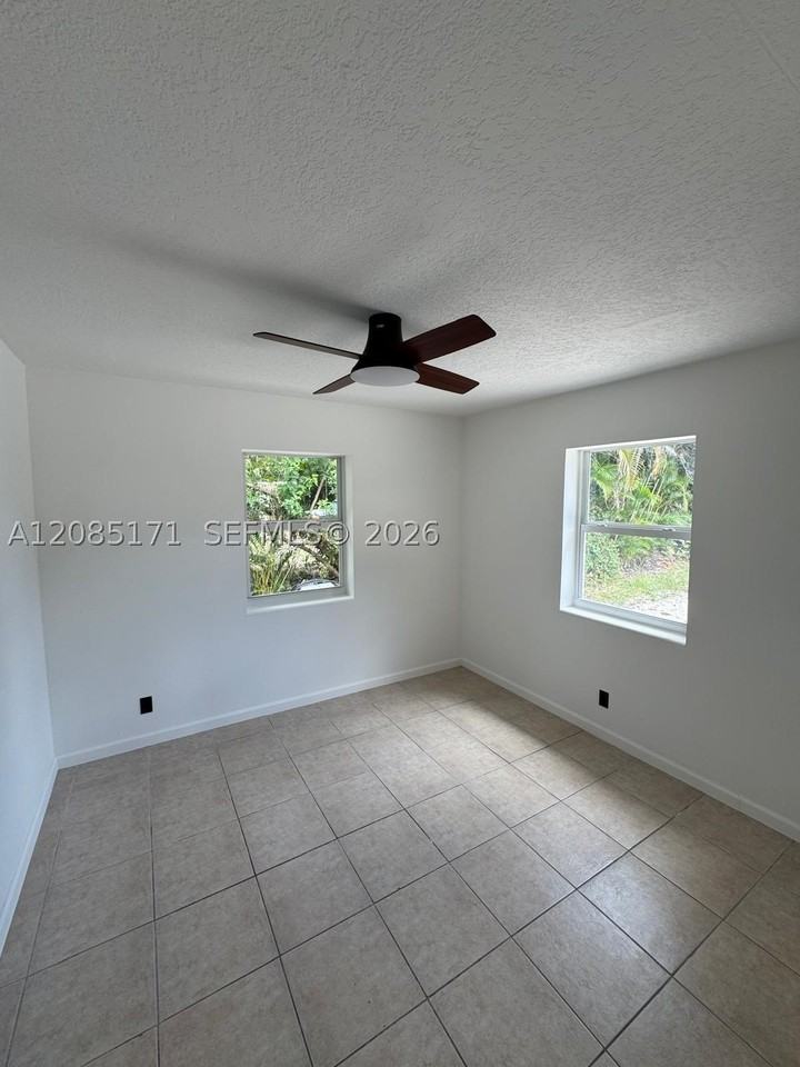 NW 5 AVE 1521 #1-2 - Photo 5 of 10