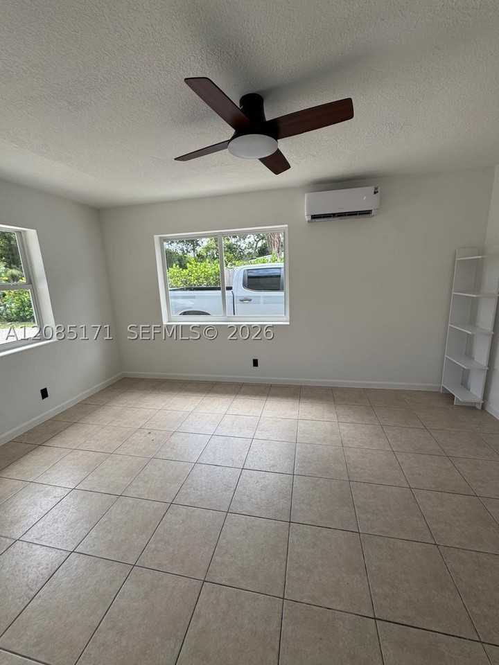 NW 5 AVE 1521 #1-2 - Photo 6 of 10