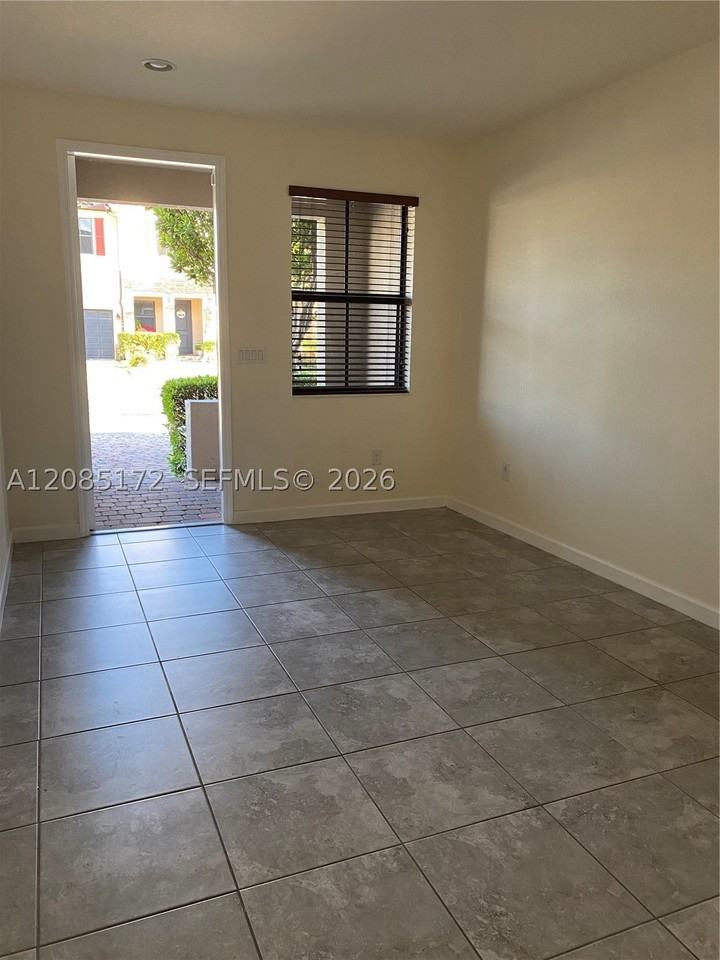 15063 Sw 118th Ln #15063 - Photo 4 of 14