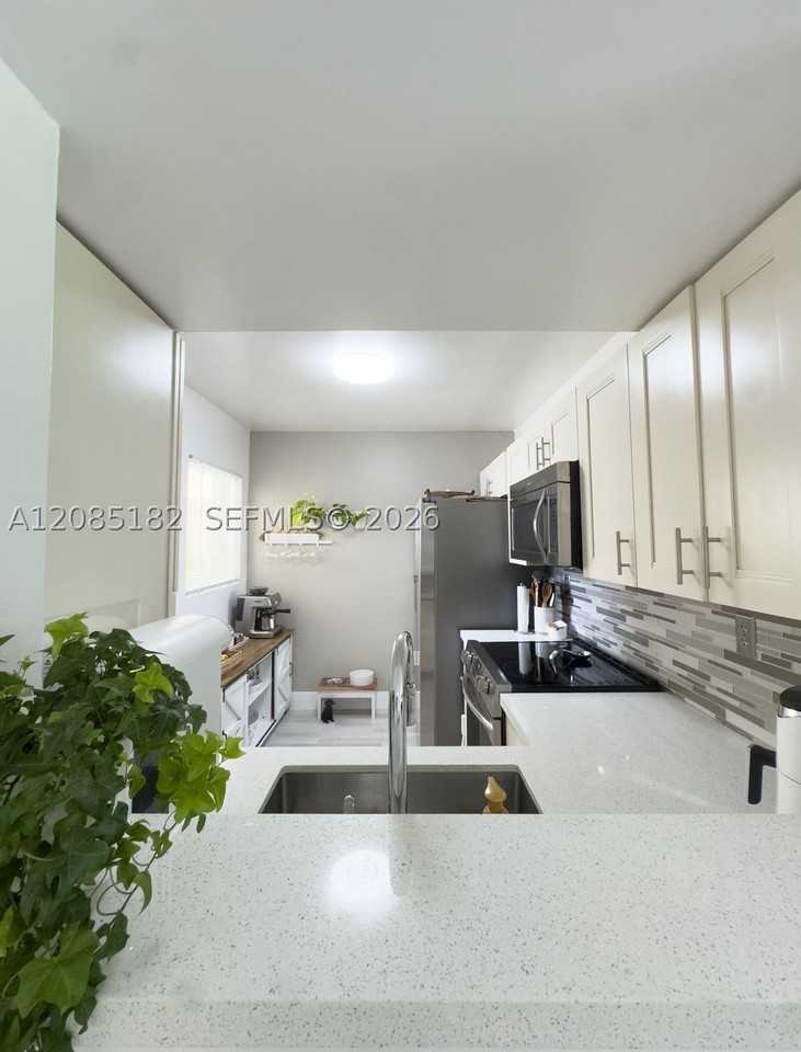1112 Nw 125th Pl #102 - Photo 4 of 9