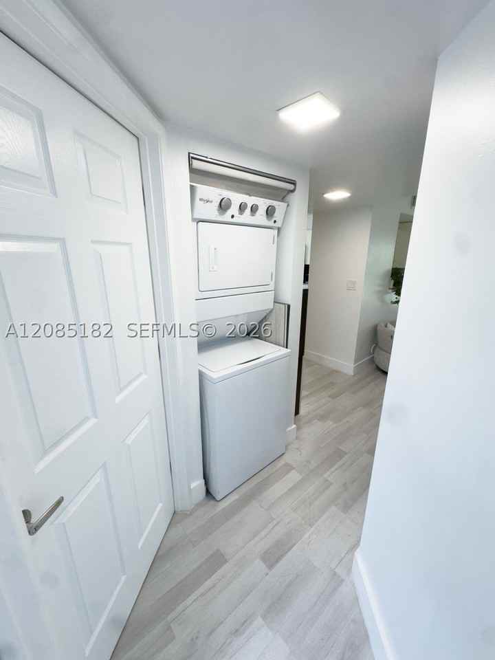 1112 Nw 125th Pl #102 - Photo 7 of 9