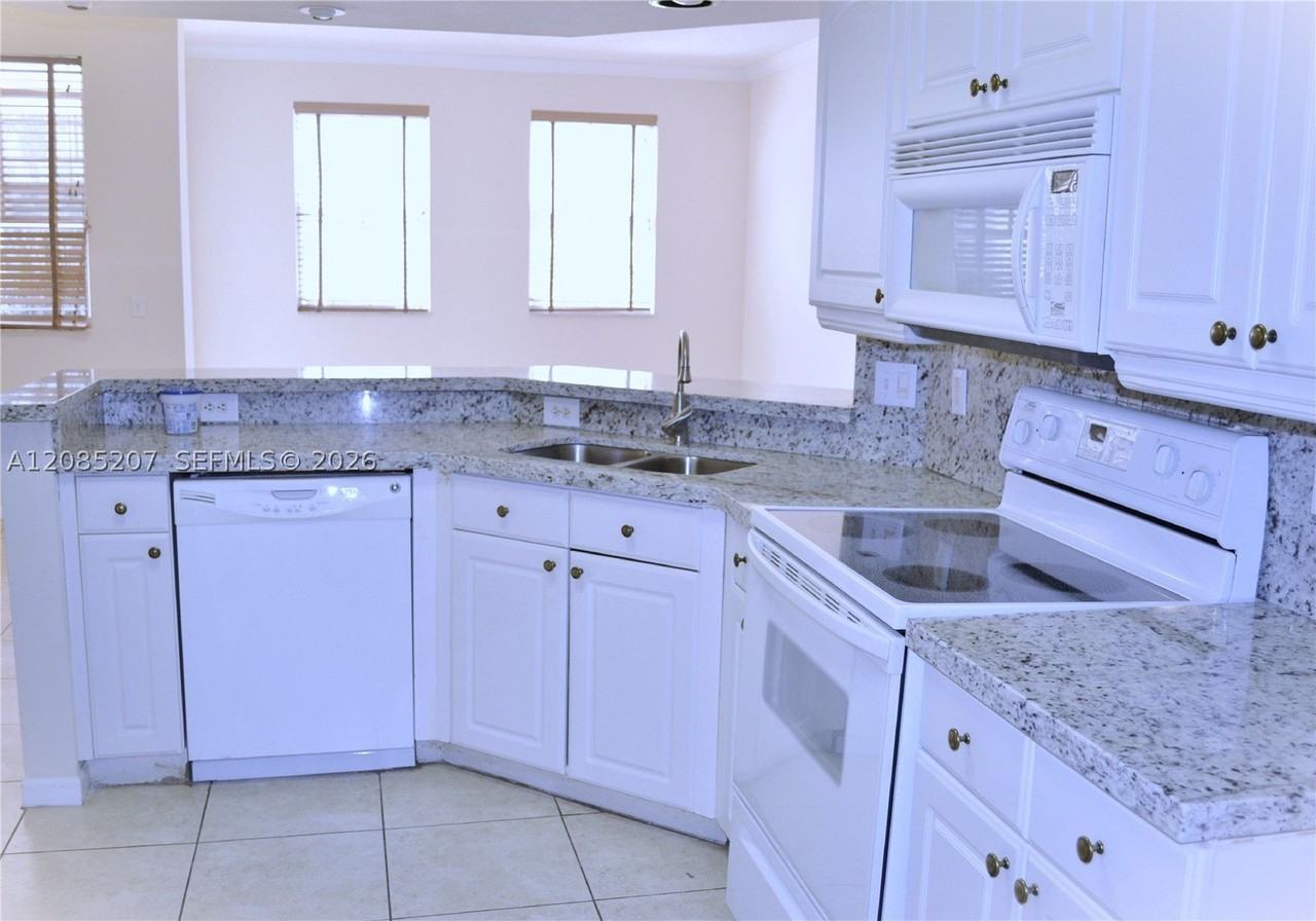 3225 Ne 184th St #10103 - Photo 5 of 45
