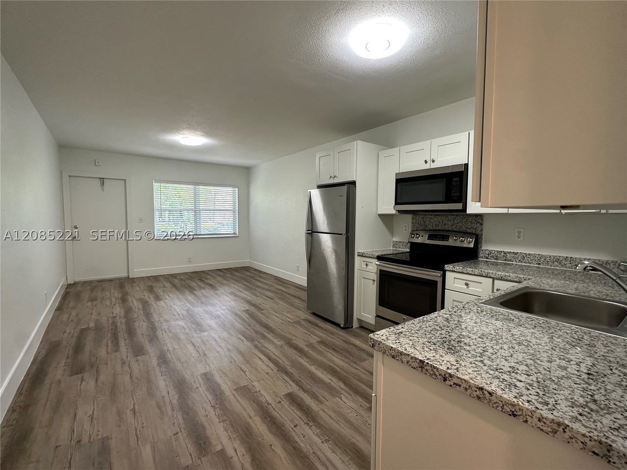 1928 Jefferson St #4 - Photo 4 of 28