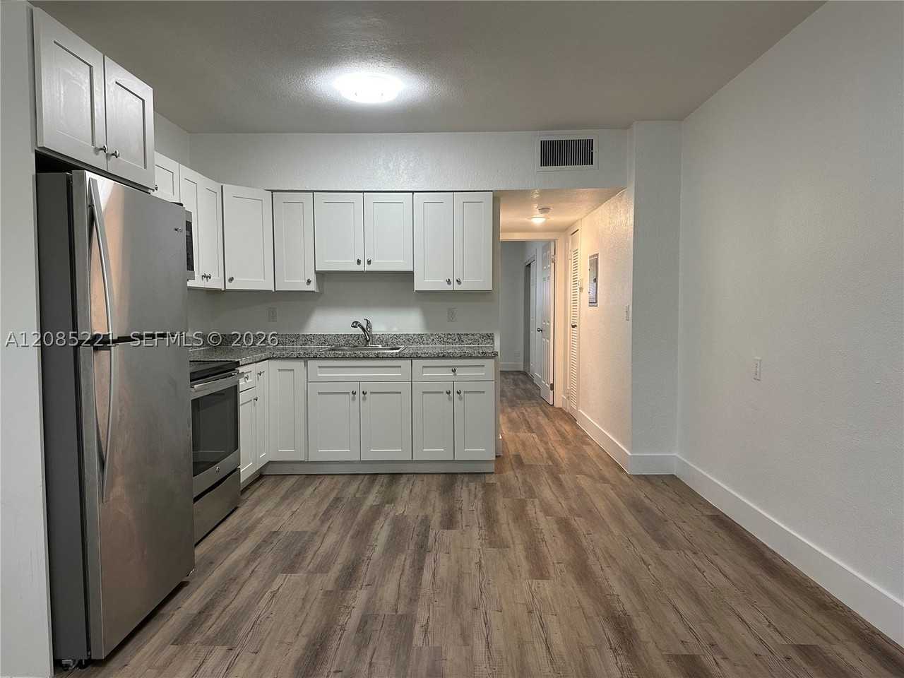 1928 Jefferson St #4 - Photo 7 of 28