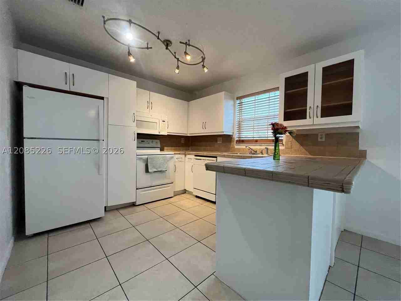 8467 Sw 22nd St #8467 - Photo 5 of 21
