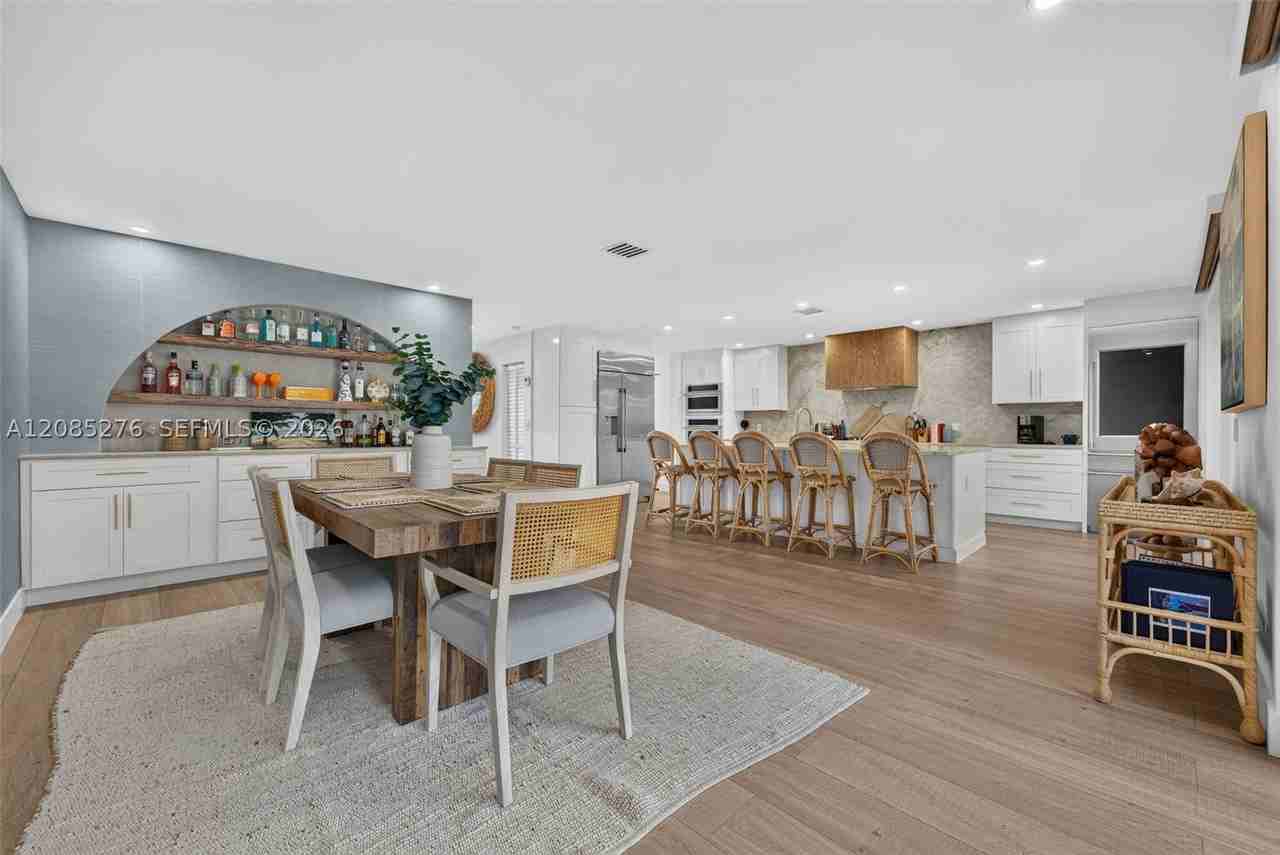 2221 Ne 33rd Ave #2221 - Photo 5 of 31