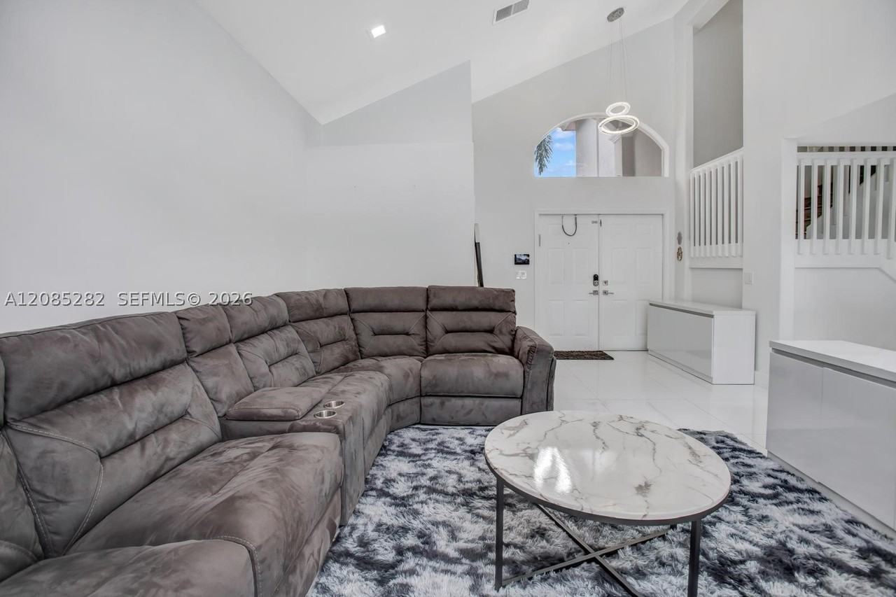 3432 Sw 49th St - Photo 5 of 47