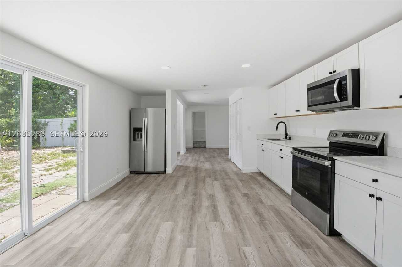 4621 Sw 31st Dr - Photo 4 of 17
