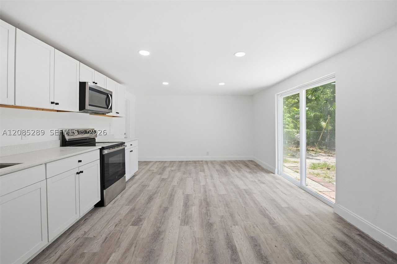 4621 Sw 31st Dr - Photo 5 of 17