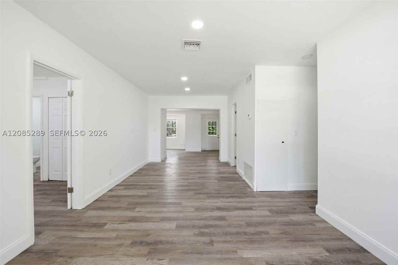 4621 Sw 31st Dr - Photo 6 of 17