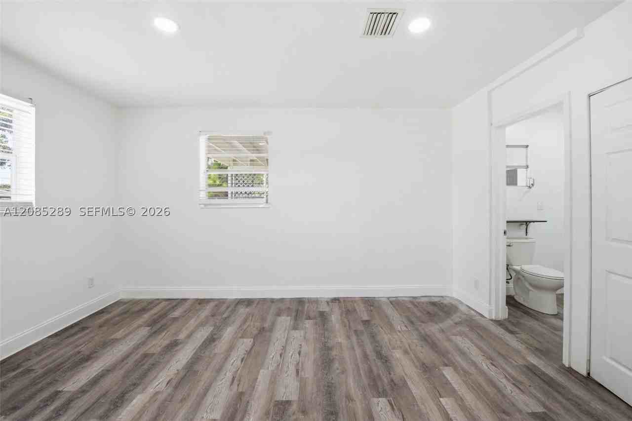 4621 Sw 31st Dr - Photo 7 of 17
