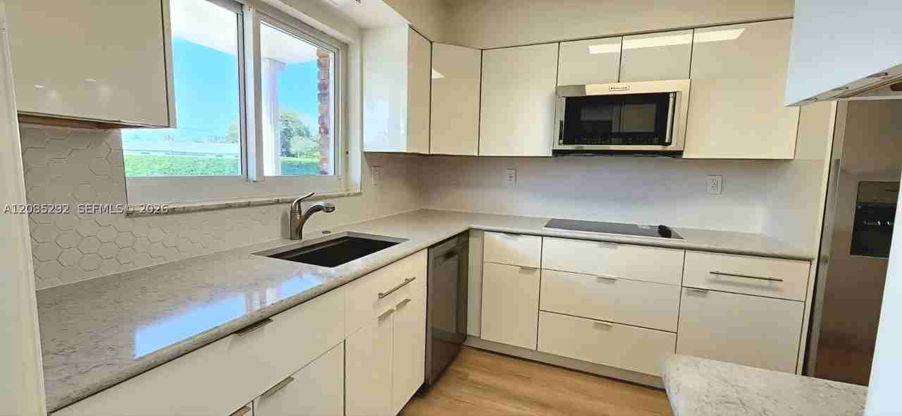 2109 Ne 122nd St #2109 - Photo 4 of 15