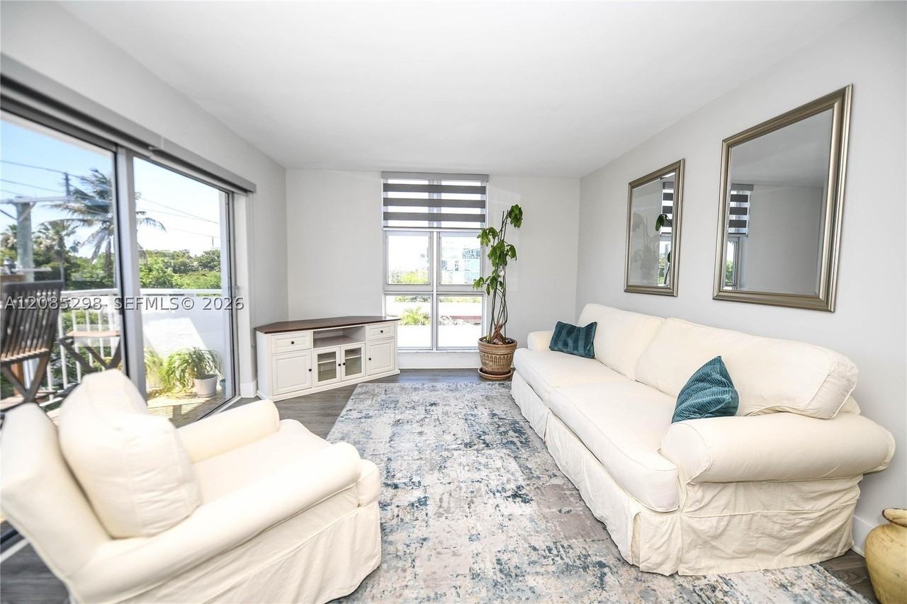 8305 Crespi Blvd #4D - Photo 2 of 24