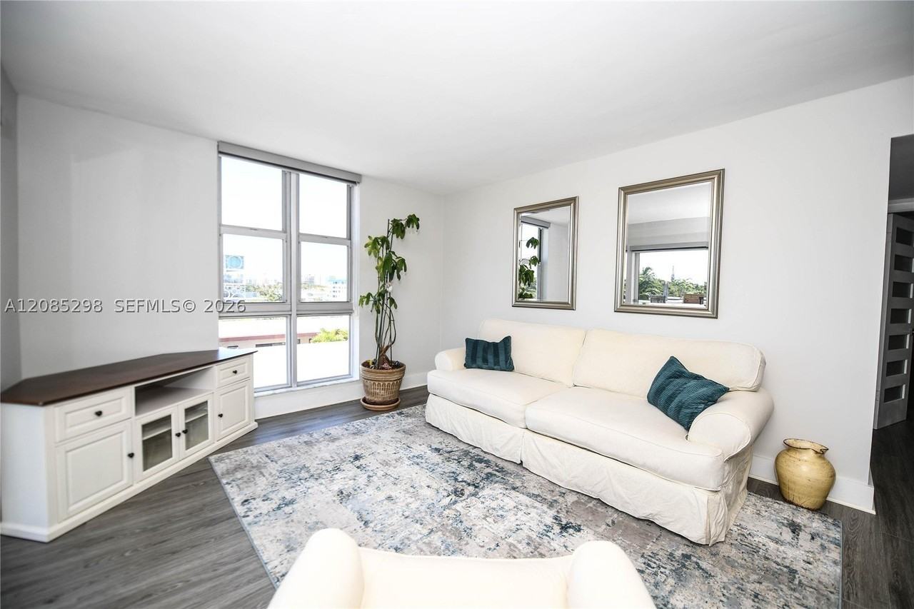 8305 Crespi Blvd #4D - Photo 3 of 24