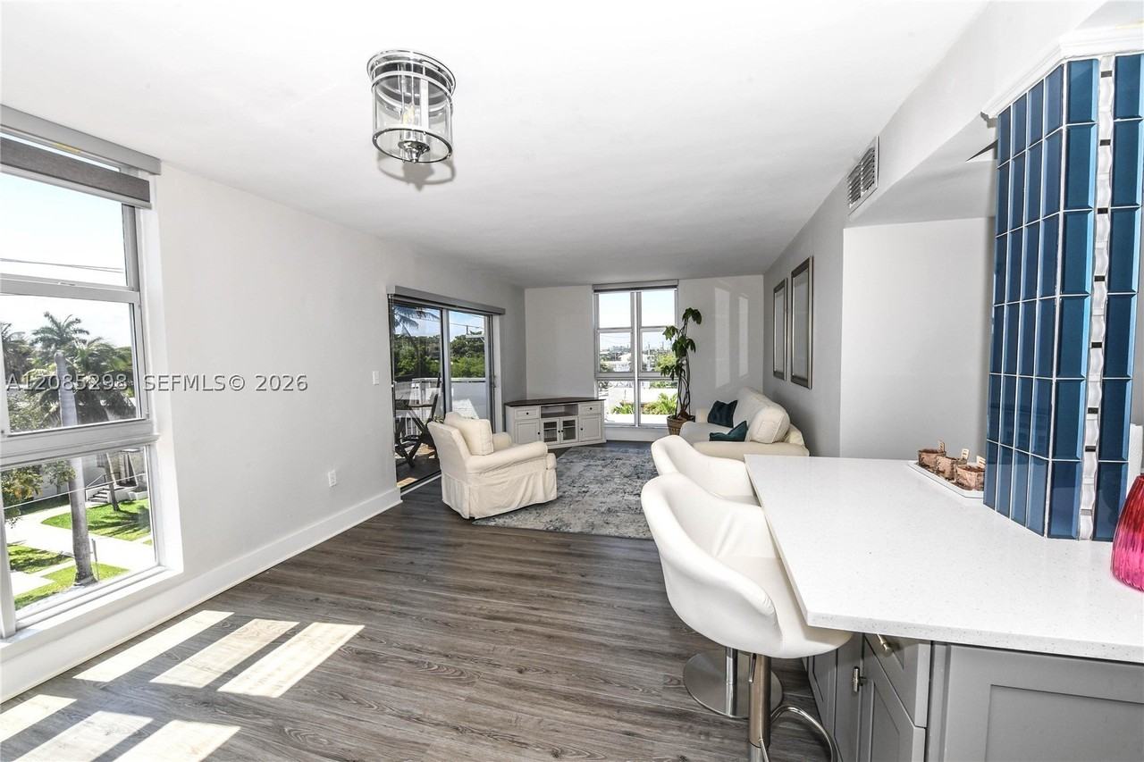 8305 Crespi Blvd #4D - Photo 4 of 24