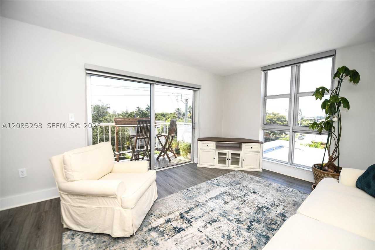 8305 Crespi Blvd #4D - Photo 5 of 24