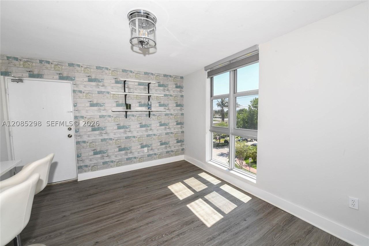 8305 Crespi Blvd #4D - Photo 6 of 24