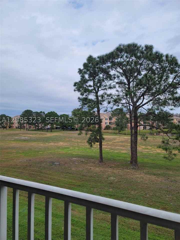 14049 FAIRWAY ISLAND DR #123 - Photo 7 of 19