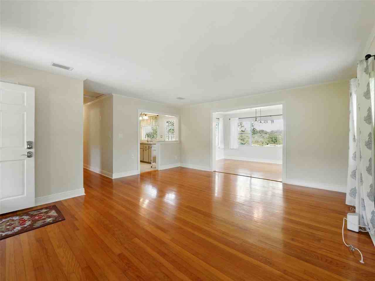 1426 Crestview Dr - Photo 2 of 35