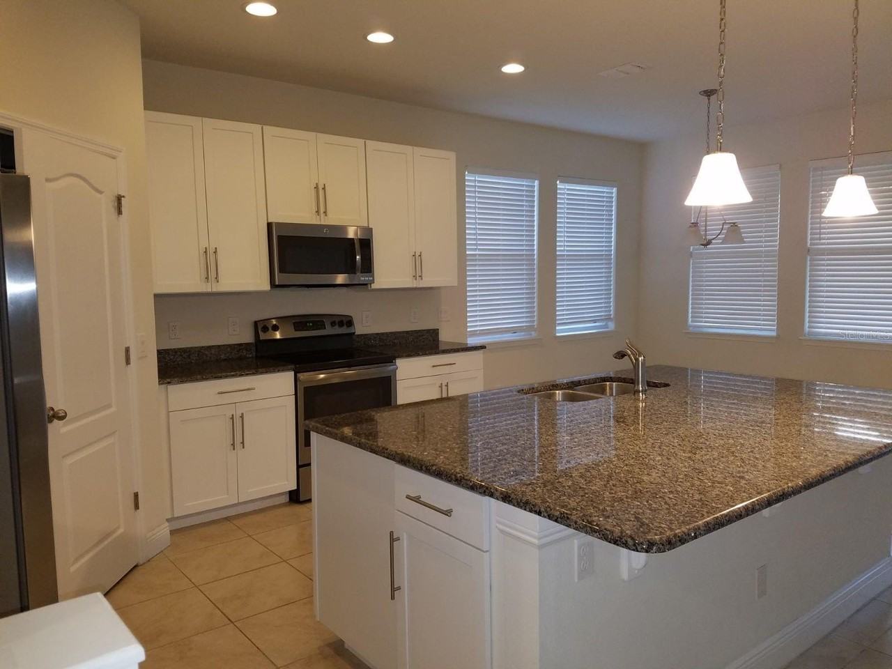 14638 Trapper Rd - Photo 4 of 23