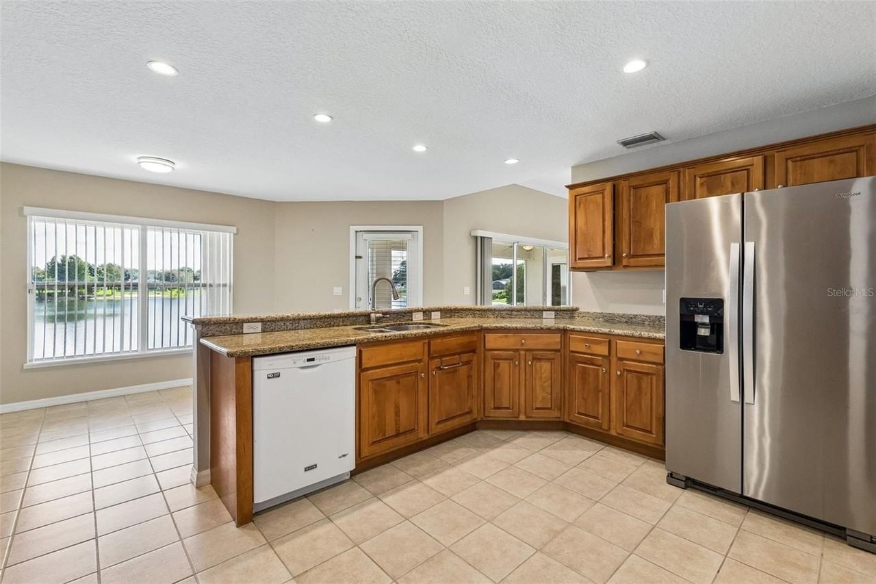 11230 Lake Katherine Cir - Photo 3 of 20