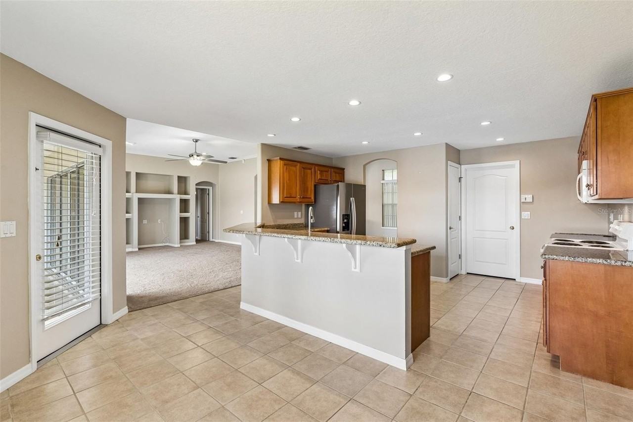11230 Lake Katherine Cir - Photo 4 of 20