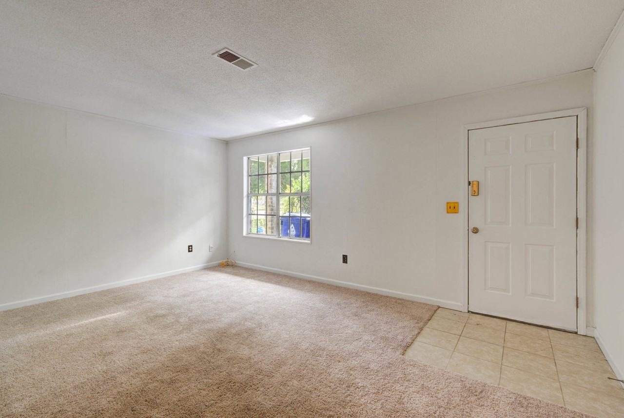 1718 Raoul Wallenberg Blvd - Photo 3 of 8