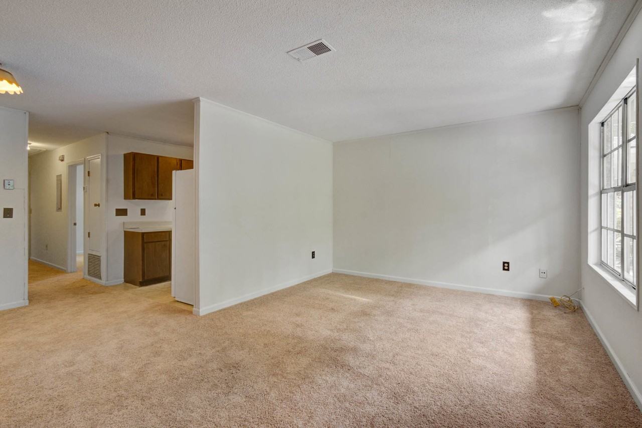 1718 Raoul Wallenberg Blvd - Photo 4 of 8