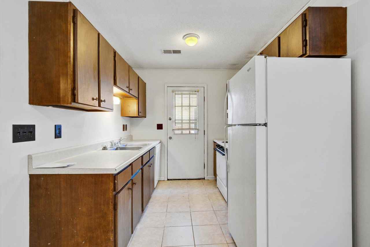 1718 Raoul Wallenberg Blvd - Photo 7 of 8