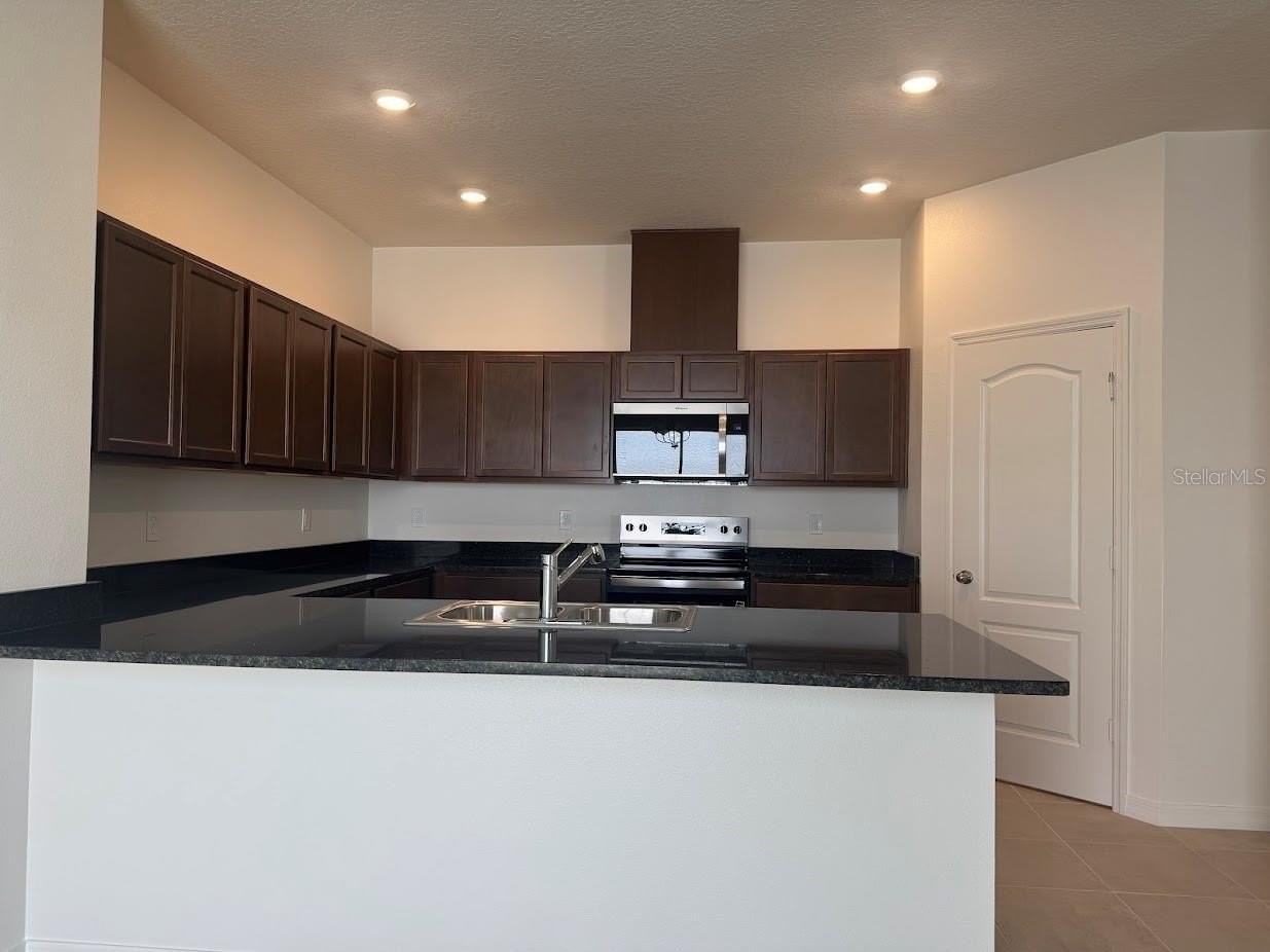 2723 Plover St - Photo 2 of 24