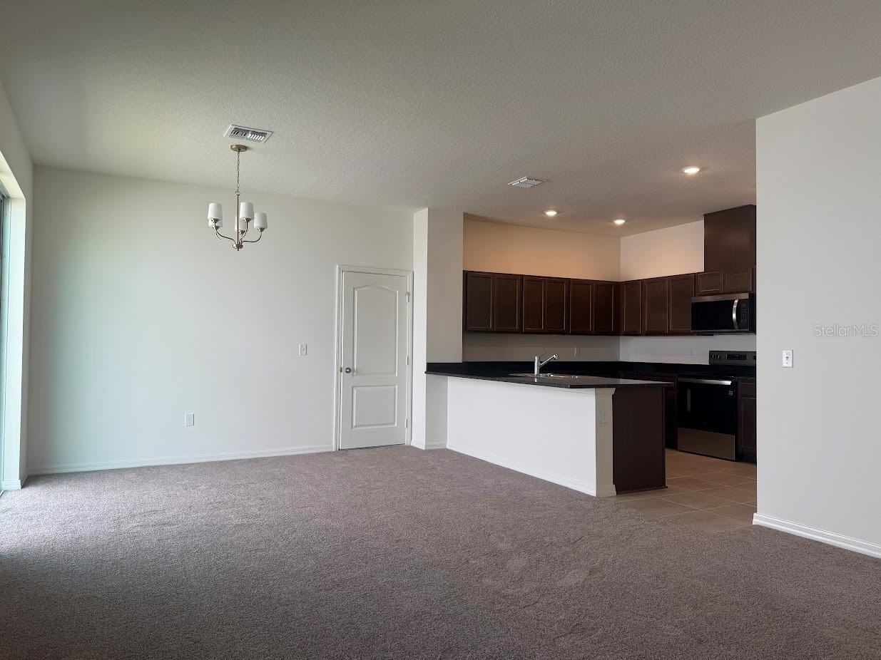 2723 Plover St - Photo 4 of 24