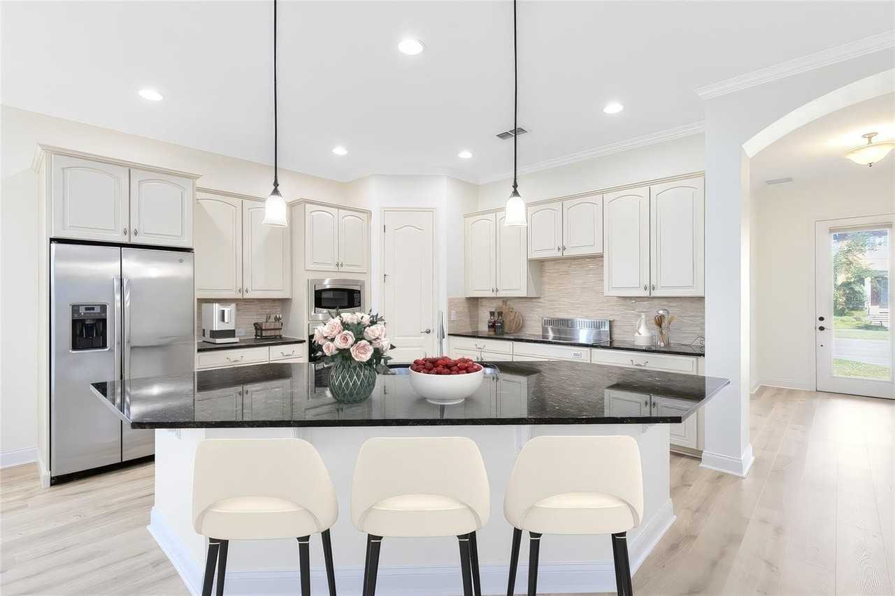 8408 Laureate Blvd - Photo 6 of 46
