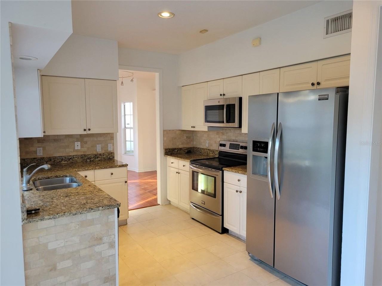 921 Beresford Way - Photo 4 of 21