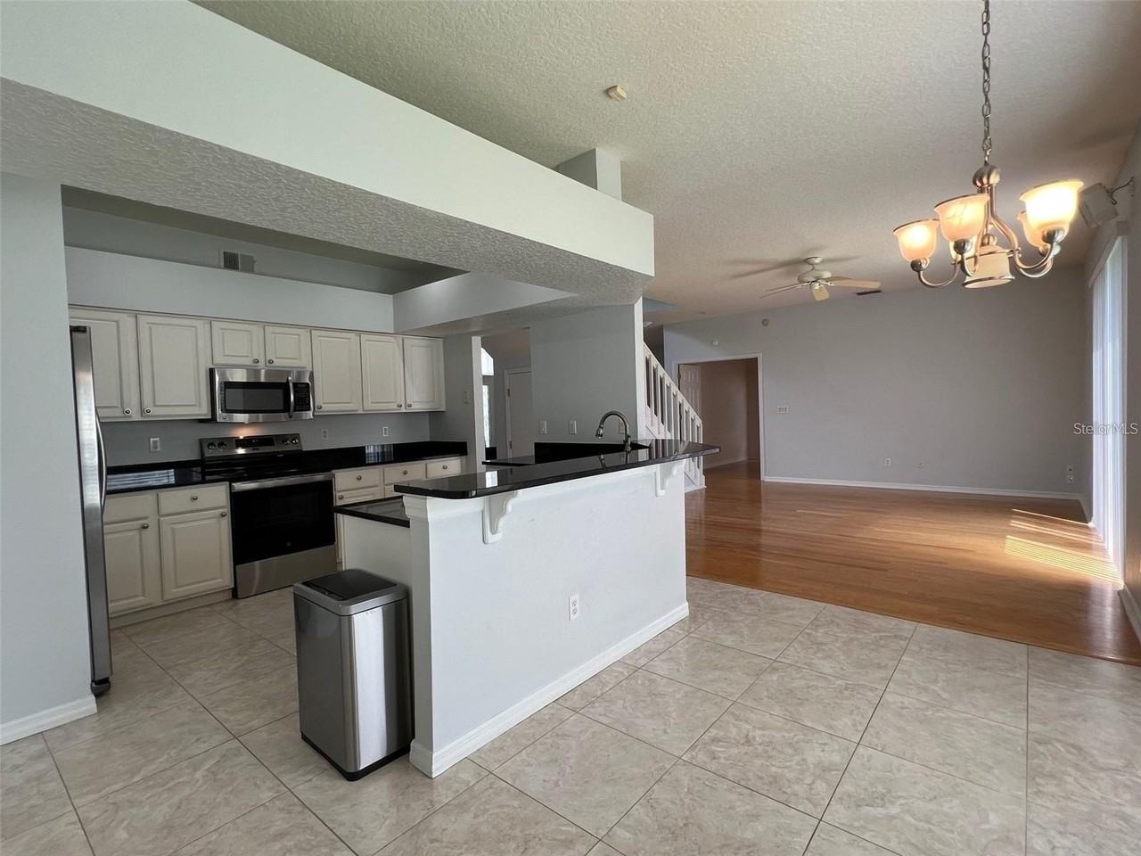 1831 Abbots Hill Dr - Photo 6 of 29