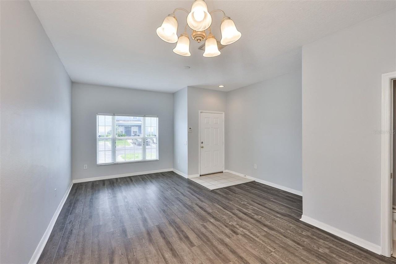 12950 Kings Crossing Dr - Photo 5 of 41